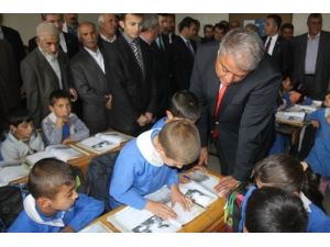 Vali Tekinarslan, Köy Ziyaretinde Bulundu