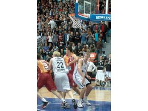 Beşiktaş Integral Forex: 67 - Galatasaray Liv Hospital: 69