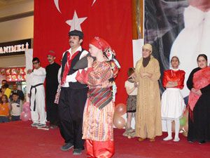 Engelli öğrenciler göz doldurdu