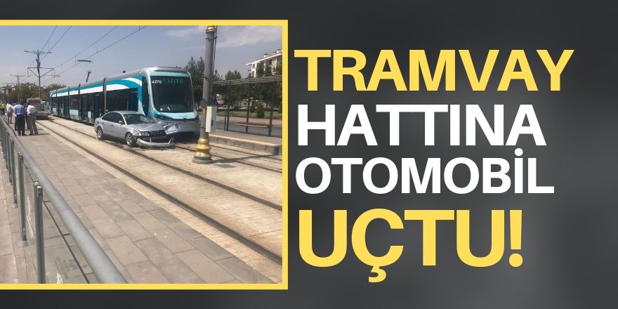 Tramvay yoluna otomobil uçtu