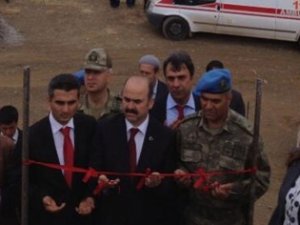 Siirt Valisi kurdele keserek şehitlik açtı..