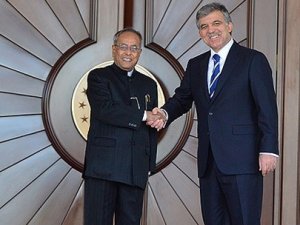 Hindistan ile 11 anlaşma imzalandı