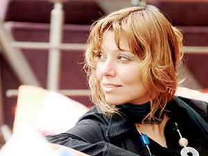 Elif Şafak, yarın Nun Kitap Kafe’de
