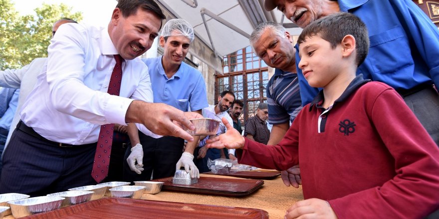 Karatay Belediyesi’nden aşure ikramı