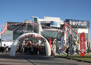 Konal'dan dev seramik mağazı