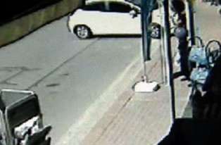 Yayaya çarpıp kaçtı