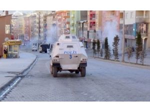 Hakkari´de Olaylar Çıktı: 4 Polis Memuru Yaralandı