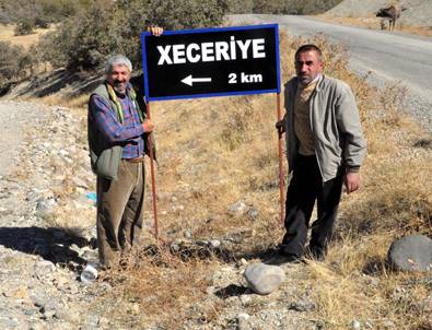 İlk Kürtçe köy tabelası