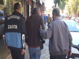 Zabıtayı Görünce Düzeldi