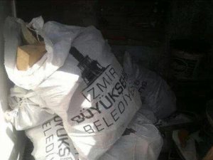 İzmir Büyükşehir Belediyesi odun dağıtıyor