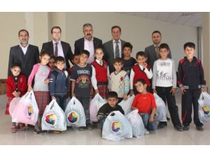 Ticaret Borsası 650 Öğrenciye Giyim Yardımı Yaptı