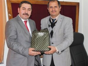 Yerköy'de Öğrencilere Kitap Seti Hediye Edildi