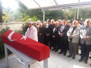 Koramiral Cora, Babasını Son Yolculuğuna Uğurladı