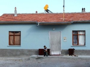 Evi Yanan Aileye Çifte Bayram