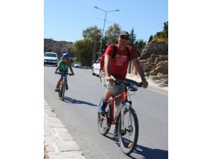 Erkek Çocuklar Babalarını Rol Model Alıyor