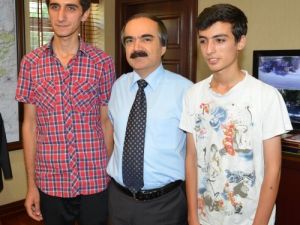 Bakan Çelik'ten, Üniversiteli Garsonlara Burs Müjdesi