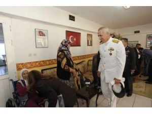 Protokol Bayramlaşmadan Sonra Huzurevini Ziyaret Etti
