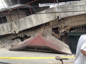 Filipinler'deki deprem'de ölü sayısı 100'ü geçti