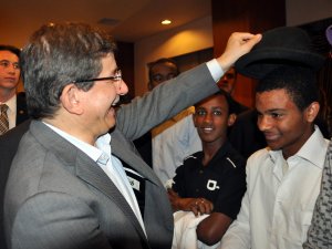Dışişleri Bakanı Davutoğlu, öğrencilerle buluştu