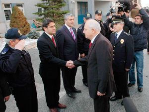 Namal bayrağı teslim aldı