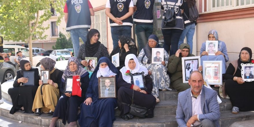 HDP önündeki evlat nöbeti 19’uncu gününde