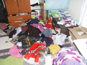 Çelik kapıyı kırıp altın ve döviz çaldılar