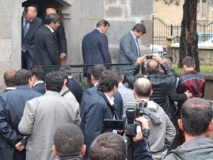 Bakan Davutoğlu Seydişehir'de Vatandaşlarla Bayramlaştı