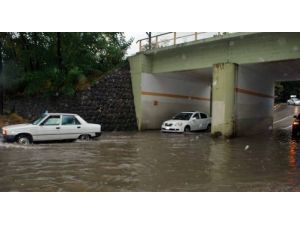 Sapanca'da Alt Geçitler Suyla Doldu