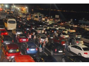 Topçular İskelesi Yoğunluğu Gecede Değişmedi