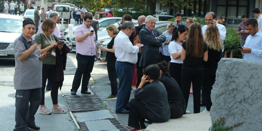 Depremden sonra telefonlar kilitlendi!