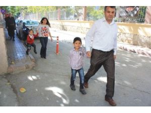 Annelerinin Eve Kilitlediği Çocuklar Yuvaya Yerleştirildi