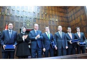 Başbakan Erdoğan’dan Başarılı Danışmanlara Plaket
