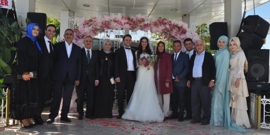 Mustafa Deresal oğlu  Ahmet'i evlendirdi