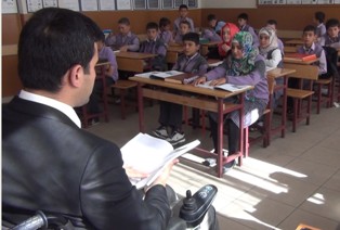 Deprem eğitim aşkını yıkamadı