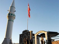 Rize'de 3 kişilik camiye 25 metrelik minare