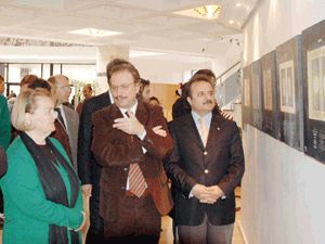 Mevlana’nın yazma nüshaları sergilendi