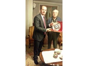Emekli Profesör Kütüphanesini Bayburt Üniversitesi'ne Bağışladı