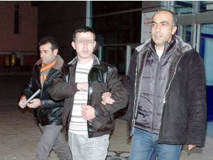 Kavgada kendisini yalnız bırakan arkadaşını bıçakladı