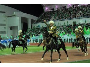 Türkmenistan’da Bağımsızlık Coşkusu Stada Sığmadı