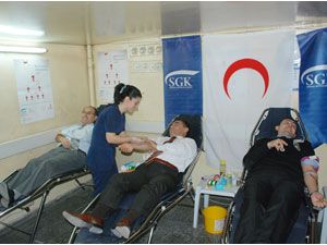 SGK’dan Kızılay’a kan bağışı