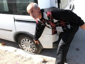 Magandalar 20'den fazla aracın lastiğini kesti