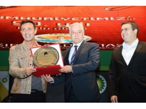 Mustafa Sandal 'Fahri Adanalı' Oldu