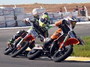 Milli Motorsikletçi Kenan Sofuoğlu, Süpermoto Yarışlarına Katıldı