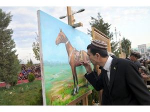 Türkmenistan’da “bağımsızlık Koşusuna” Yoğun İlgi