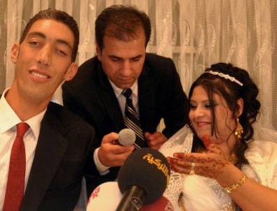 Dünyanın en uzun adamı evlendi