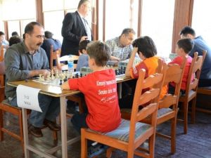 Cumhuriyet Kupası Satranç Turnuvasına 150 Sporcu Katılıyor