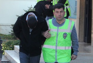 Televizyon çalan hırsızlar yakalandı