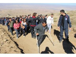 Dinek Dağı'na 'Cumhuriyet Yürüyüşü' Yapıldı