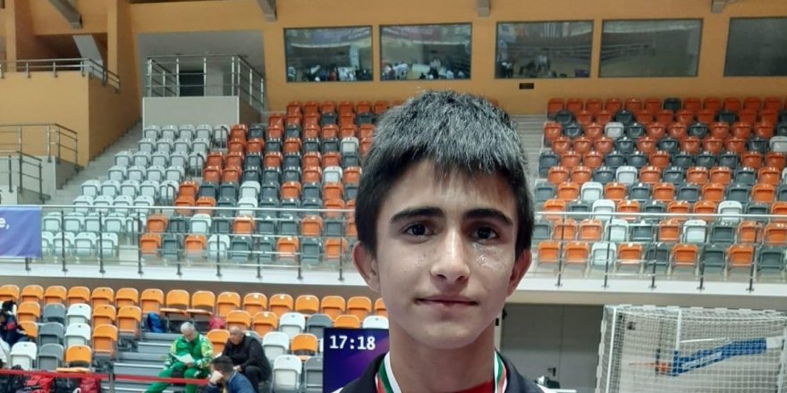 Selçuklulu Ahmet Ekrem Balkan Şampiyonu