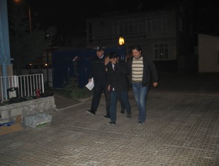 Ayakkabı hırsızları kaçarken yakalandı